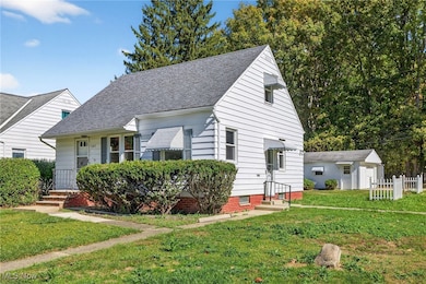 5493 Thomas St, Maple Heights, OH 44137 - photo 2