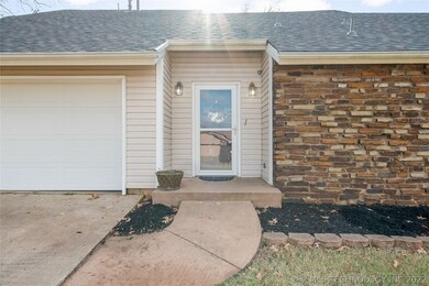 Nice corner lot home in Jenks Schools. Great locat