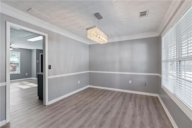 Empty room featuring visible vents, ornamental mol