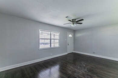 7637 Delavan Dr, Houston, TX 77028 - photo 5