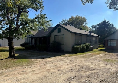 306 Prospect Dr unit B, Trinity, TX 75862 - photo 2