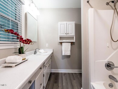 021-1280x960-primary-bath