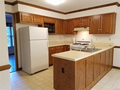 Kitchen with gas cooking