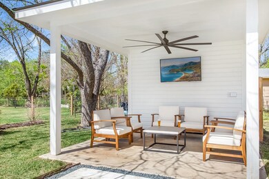 402 N Edison St, Fredericksburg, TX 78624 - photo 7