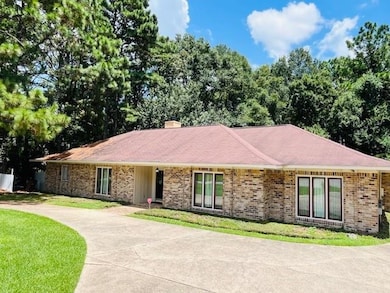 1429 Regency Oaks Dr E, Mobile, AL 36609 - photo 2