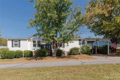 203 Cranbrook Cir, Hendersonville, NC 28792 - photo 2