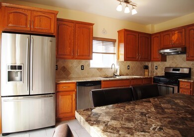 (7) Kitchen