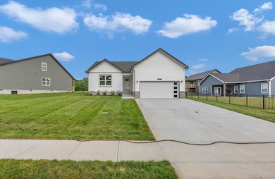 370 Galway Dr, Clarksville, TN 37042 - photo 2