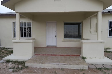 3922 N Piedras St unit B, El Paso, TX 79930 - photo 2