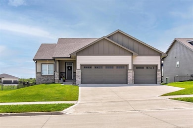 16404 Northpark Dr, Urbandale, IA 50323 - photo 2