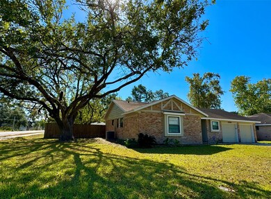 1705 Parkcrest St, Alvin, TX 77511 - photo 2