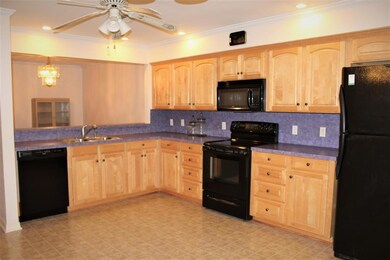 KITCHEN: Just look at all those cabinets