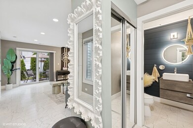 539 Willowcreek Ct unit 317, Clarendon Hills, IL 60514 - photo 2