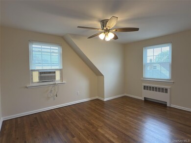 46 Copiague St unit 2, Valley Stream, NY 11580 - photo 3