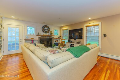 2 Familyroom 3