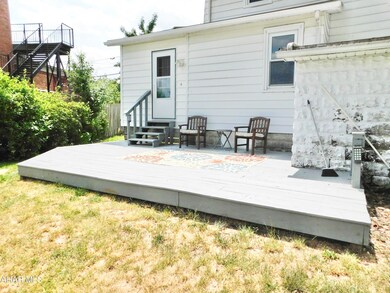 Back deck for more entertaining space