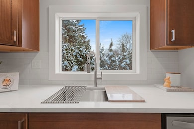 611 E Pacific St, Appleton, WI 54911 - photo 4