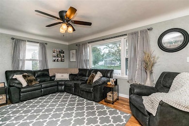 355 30th St NW, Cedar Rapids, IA 52405 - photo 2