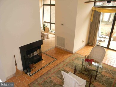 11556 Rolling Green Ct unit 100, Reston, VA 20191 - photo 3