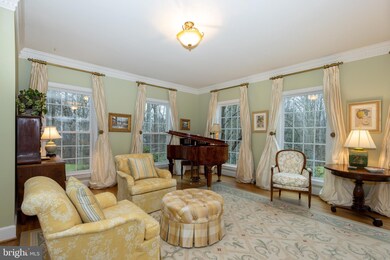 9280 Hampton Hunt Dr, Fairfax Station, VA 22039 - photo 5