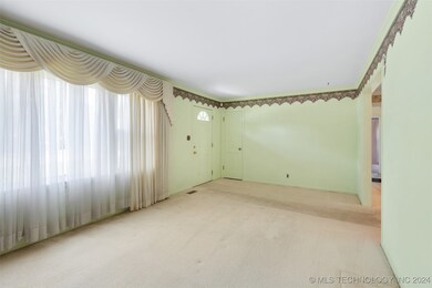 Large picture window overlooking front yard.