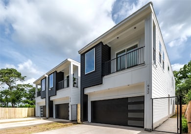 1911 Dewalt St, Houston, TX 77088 - photo 3