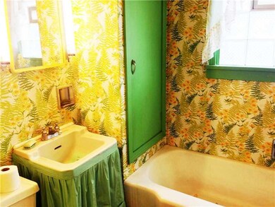 114 Jones St, Aliquippa, PA 15001 - photo 7