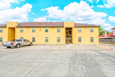 2119 S Ejido Ave unit 18, Laredo, TX 78046 - photo 4