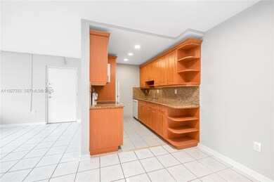 7160 Fairway Dr unit J7, Miami Lakes, FL 33014 - photo 5