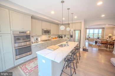 10679 Yorktown Ct, Fairfax, VA 22030 - photo 6