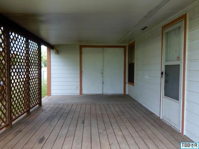 411 Shelly Dr, Troy, TX 76579 - photo 4