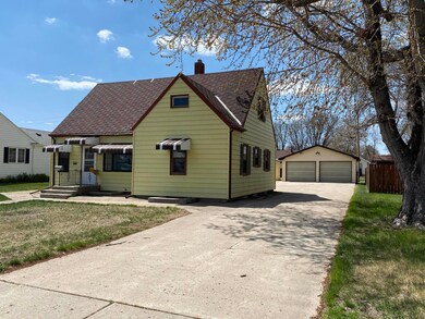 708 8th Ave SE, Jamestown, ND 58401 - photo 2