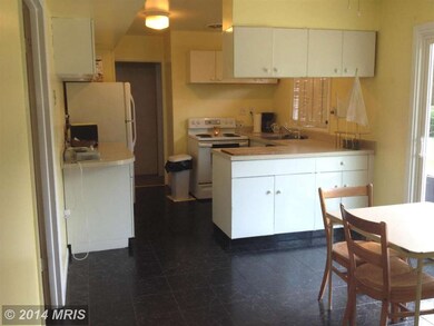 12419 Kemmerton Ln, Bowie, MD 20715 - photo 2