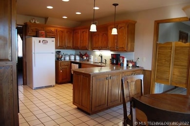 2325 Chapel Hill Ct, Bartlesville, OK 74006 - photo 4