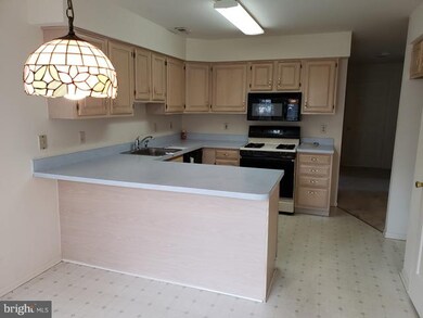 213 Bromley Place, Trenton, NJ 08691 - photo 5