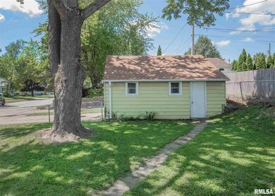 3702 N Sturdevant St, Davenport, IA 52806 - photo 5