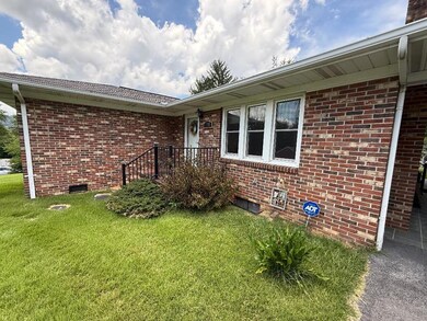 211 Philpot Ave, Richlands, VA 24641 - photo 4