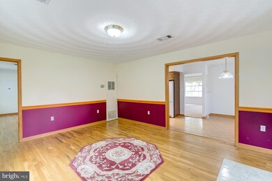 1867 Griffith Rd, Falls Church, VA 22043 - photo 3