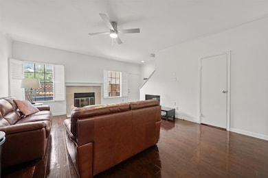 9850 Pagewood Ln unit 1402, Houston, TX 77042 - photo 2