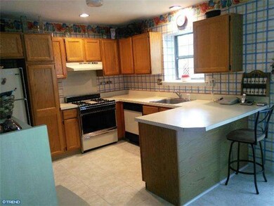 655 Kenney Ln, Brookhaven, PA 19015 - photo 2