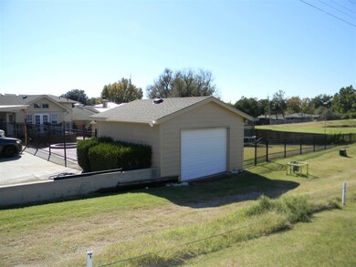 1111 Crescent Dr, Duncan, OK 73533 - photo 5
