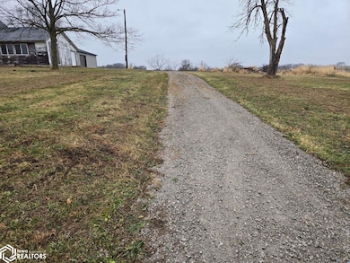 837 G76 Hwy, Knoxville, IA 50138 - photo 2