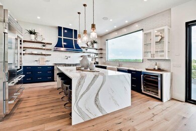 Gorgeous Open Kitchen With Chef-Grade Appliances &
