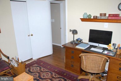 9119 Christopher St, Fairfax, VA 22031 - photo 5