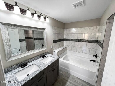 6 - Owner_s Bathroom