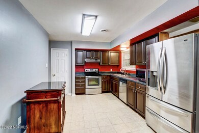 211 Linwood Dr, Jacksonville, NC 28546 - photo 7