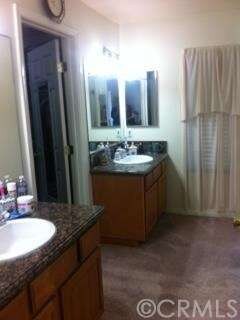 Master Bedroom - Bathroom 