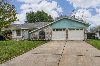 10902 Overlea Dr, Houston, TX 77089 - photo 2