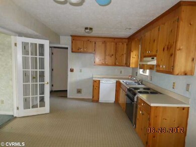 128 Old Thompson Ave, West Point, VA 23181 - photo 3