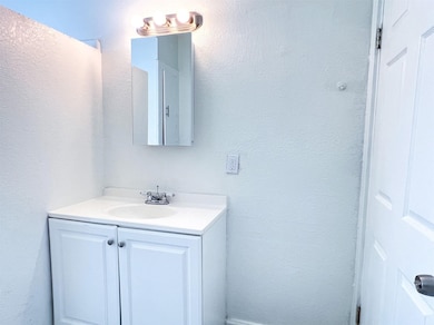 Front duplex: bathroom